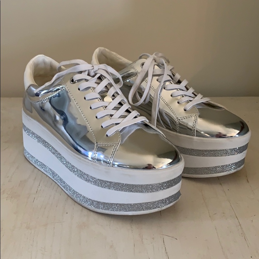 Platform sneakers